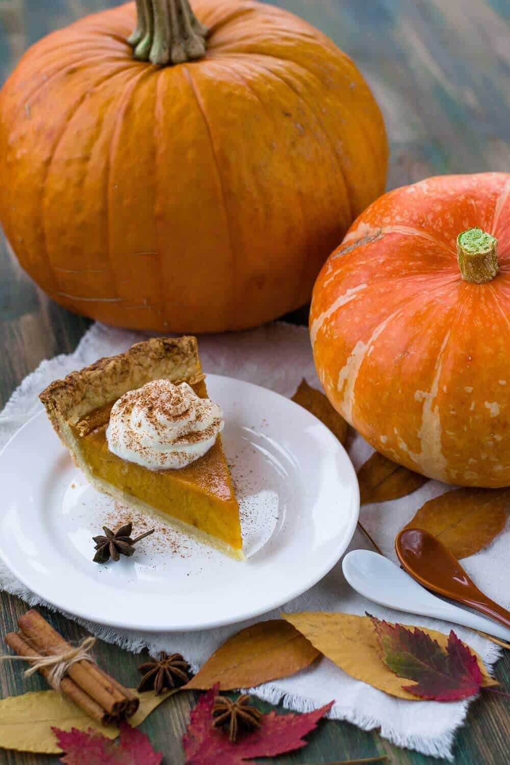 Pumpkin pie with pumpkins