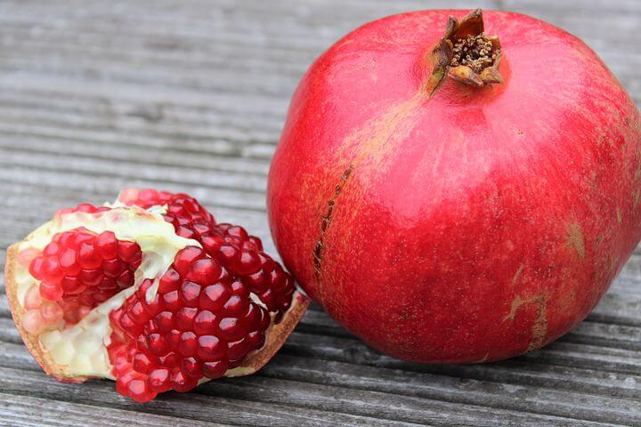 Pomegranate to eat